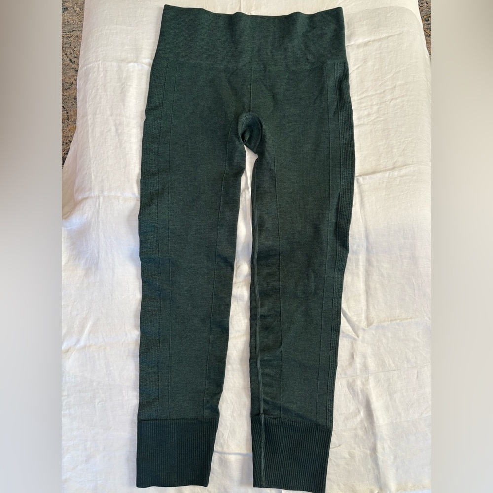 Lululemon green leggings - size 8